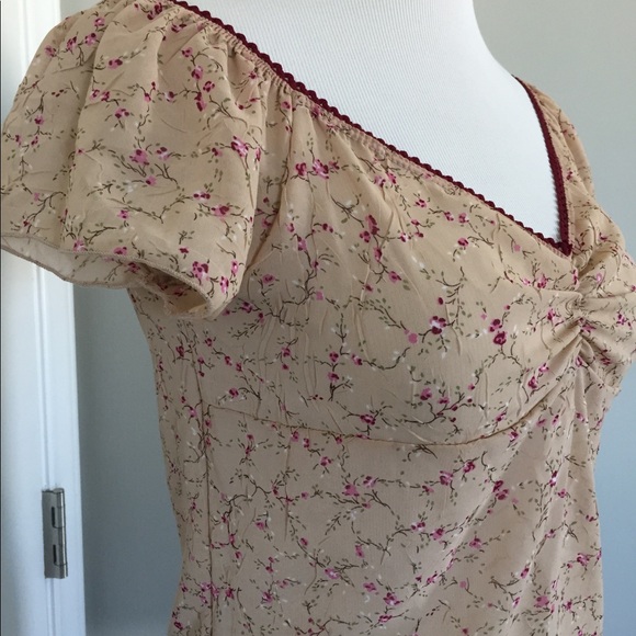 ❌SOLD❌Sheer floral top - Picture 3 of 7